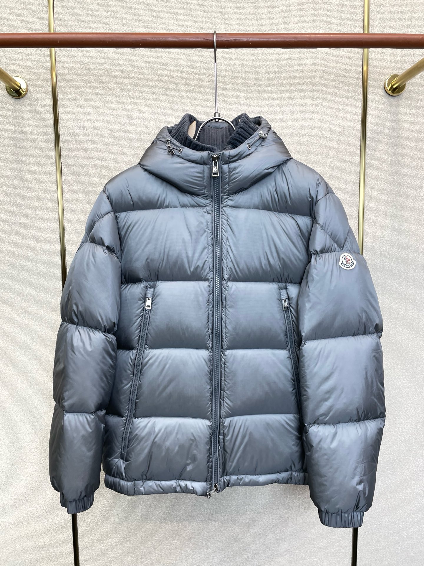 羽绒服-Moncler蒙口💥独家专供最新时尚连帽羽绒服 经典设计感与颜值爆棚的外套,品质更是无法挑剔品控可以直接入手,不 羽绒服-Moncler蒙口💥独家专供最新时尚连帽羽绒服 经典设计感与颜值爆棚的外套,品质更是无法挑剔品控可以直接入手,不