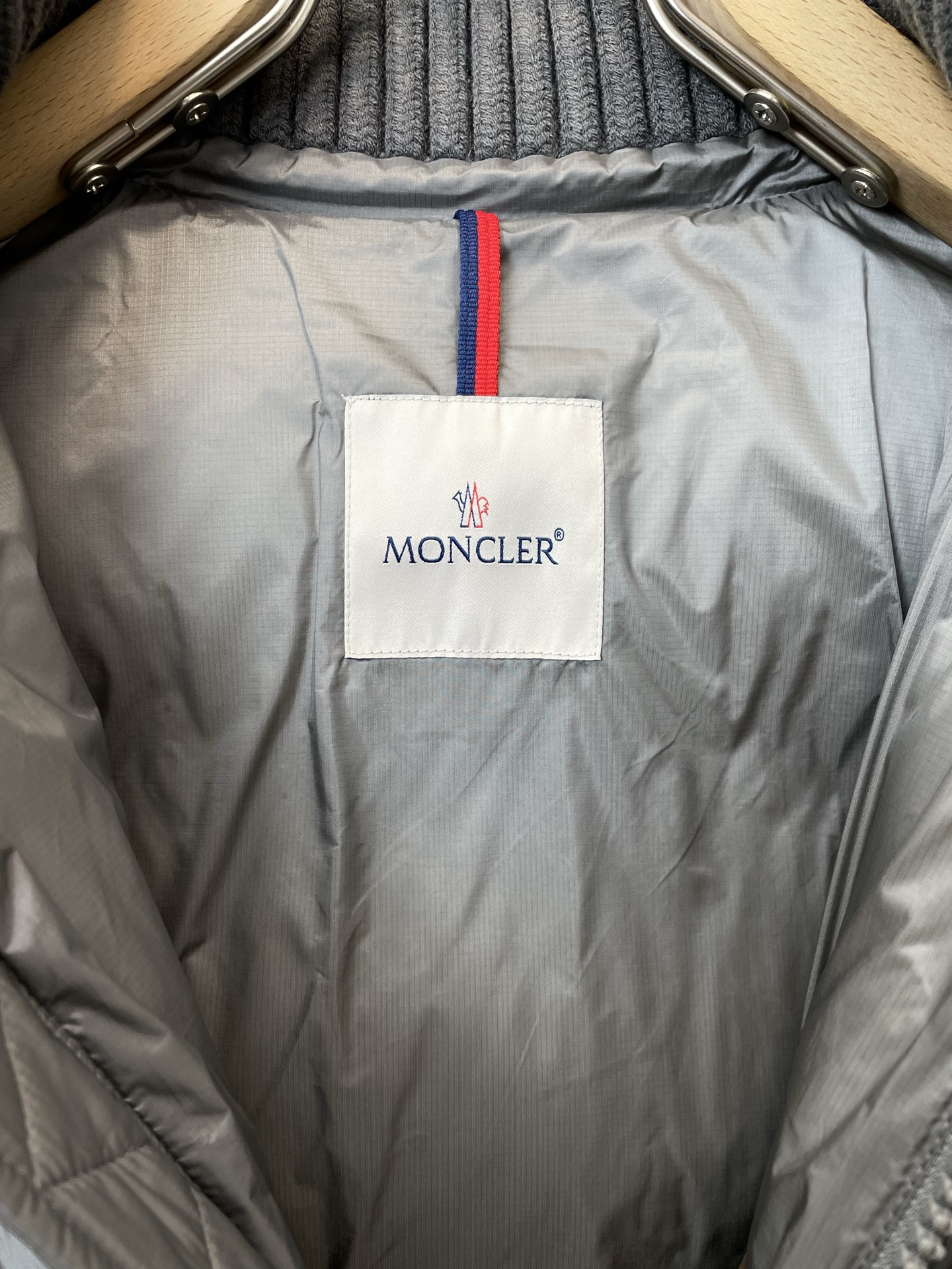 羽绒服-Moncler蒙口💥独家专供最新时尚连帽羽绒服 经典设计感与颜值爆棚的外套,品质更是无法挑剔品控可以直接入手,不 羽绒服-Moncler蒙口💥独家专供最新时尚连帽羽绒服 经典设计感与颜值爆棚的外套,品质更是无法挑剔品控可以直接入手,不