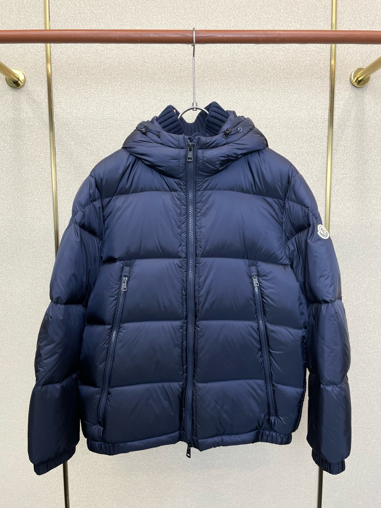 羽绒服-Moncler蒙口💥独家专供最新时尚连帽羽绒服 经典设计感与颜值爆棚的外套,品质更是无法挑剔品控可以直接入手,不 羽绒服-Moncler蒙口💥独家专供最新时尚连帽羽绒服 经典设计感与颜值爆棚的外套,品质更是无法挑剔品控可以直接入手,不