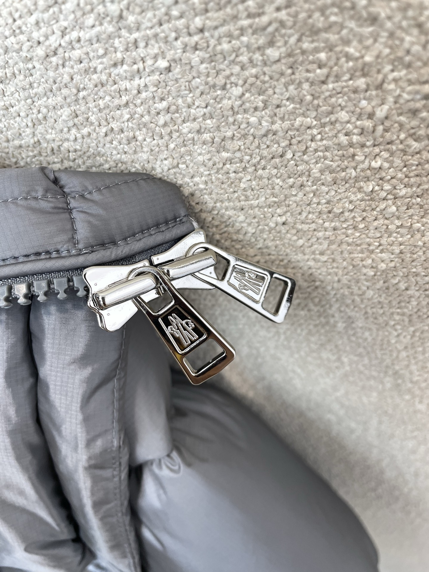 羽绒服-Moncler蒙口💥独家专供最新时尚连帽羽绒服 经典设计感与颜值爆棚的外套,品质更是无法挑剔品控可以直接入手,不 羽绒服-Moncler蒙口💥独家专供最新时尚连帽羽绒服 经典设计感与颜值爆棚的外套,品质更是无法挑剔品控可以直接入手,不