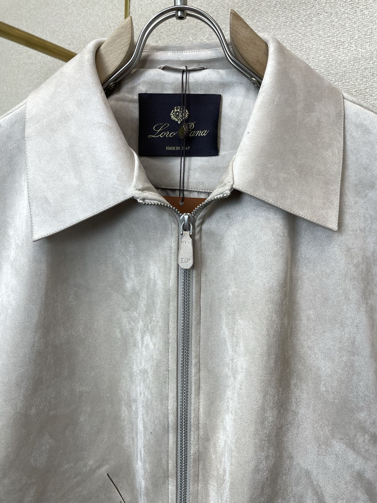 Loro Piana-Loro Piana诺悠翩雅💥独家专供新款麂皮夹克 贸易公司渠道稀出，降温天气必备的保暖单品，不论