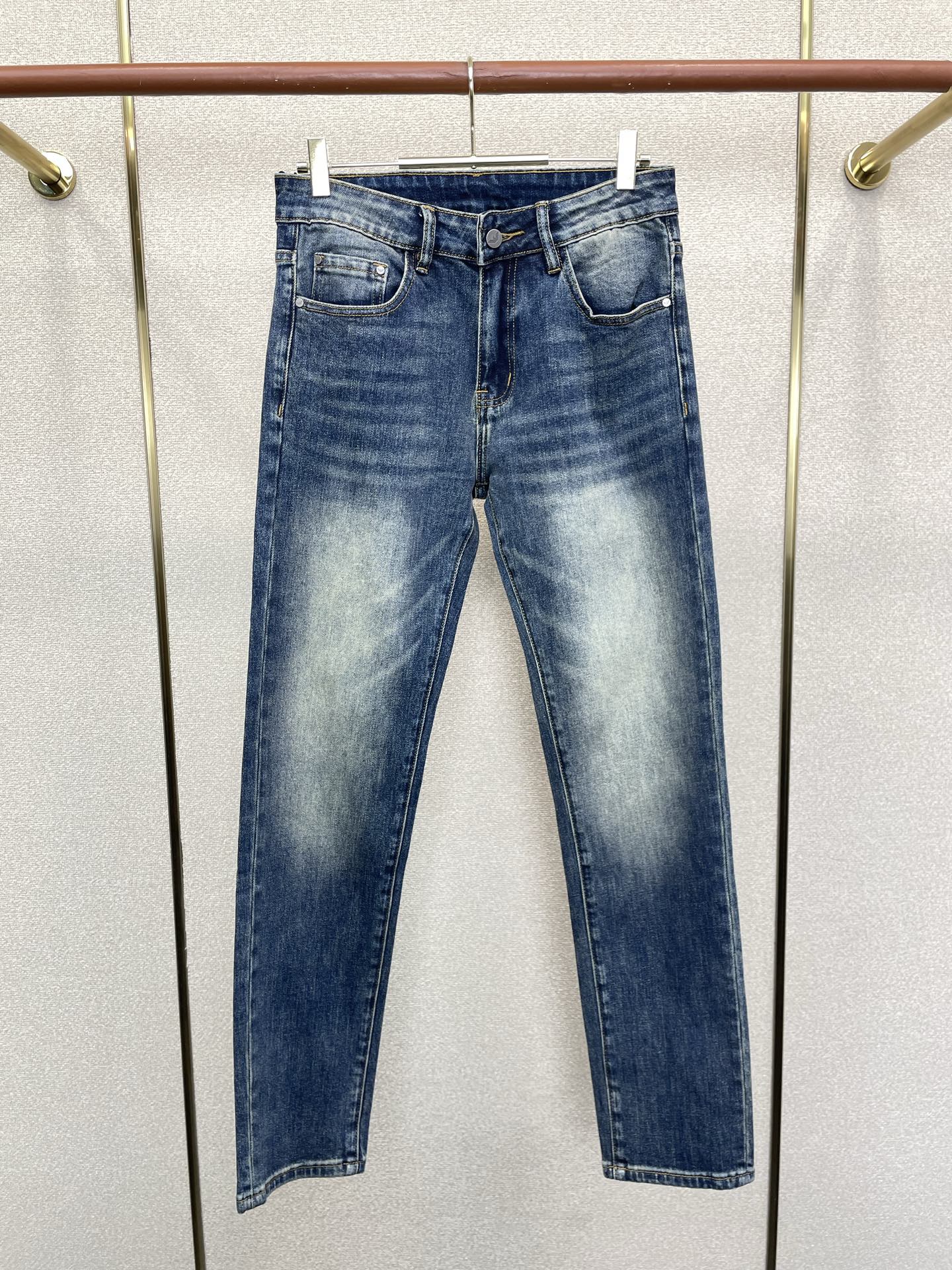 Armani阿玛尼💥砸锅卖铁都要上的新款新款休闲牛仔裤👖高端版本 专柜定制面料 透气舒适度高，细节无可挑剔，品牌元素设计