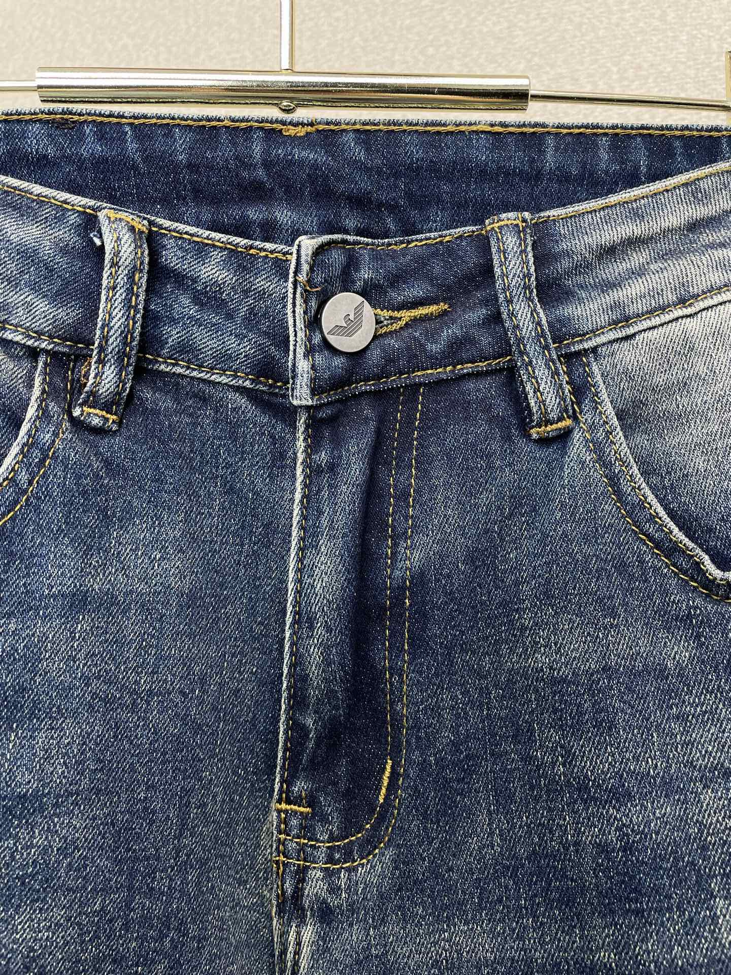 Armani阿玛尼💥砸锅卖铁都要上的新款新款休闲牛仔裤👖高端版本 专柜定制面料 透气舒适度高，细节无可挑剔，品牌元素设计