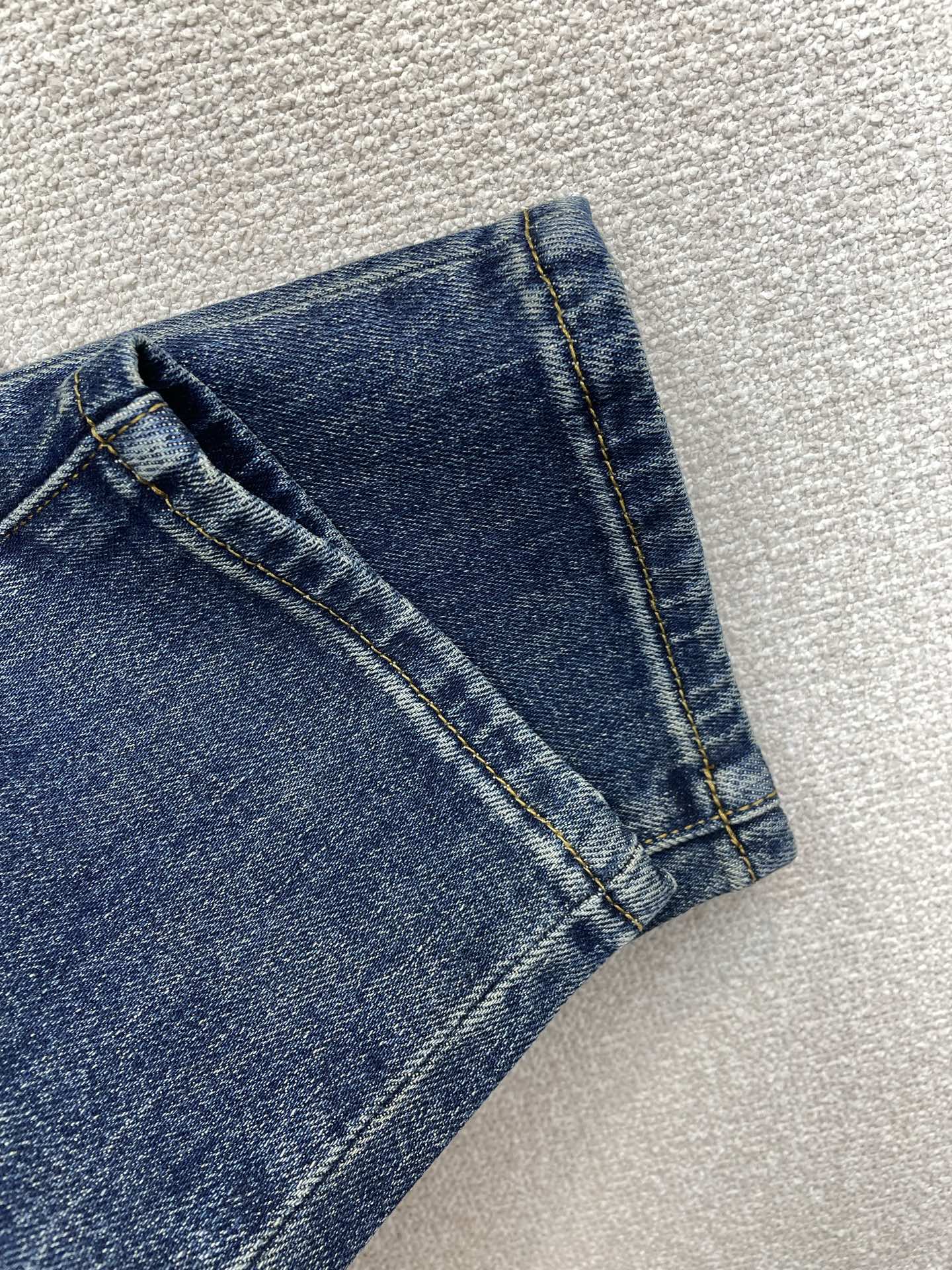 Armani阿玛尼💥砸锅卖铁都要上的新款新款休闲牛仔裤👖高端版本 专柜定制面料 透气舒适度高，细节无可挑剔，品牌元素设计