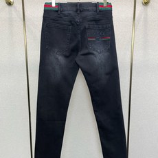 Gucci古驰💥砸锅卖铁都要上的新款新款休闲牛仔裤👖高端版本 专柜定制面料 透气舒适度高,细节无可挑剔,品牌元素设计理念 Gucci古驰💥砸锅卖铁都要上的新款新款休闲牛仔裤👖高端版本 专柜定制面料 透气舒适度高,细节无可挑剔,品牌元素设计理念