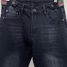 Gucci古驰💥砸锅卖铁都要上的新款新款休闲牛仔裤👖高端版本 专柜定制面料 透气舒适度高,细节无可挑剔,品牌元素设计理念 Gucci古驰💥砸锅卖铁都要上的新款新款休闲牛仔裤👖高端版本 专柜定制面料 透气舒适度高,细节无可挑剔,品牌元素设计理念
