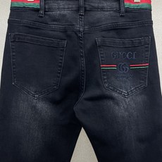 Gucci古驰💥砸锅卖铁都要上的新款新款休闲牛仔裤👖高端版本 专柜定制面料 透气舒适度高,细节无可挑剔,品牌元素设计理念 Gucci古驰💥砸锅卖铁都要上的新款新款休闲牛仔裤👖高端版本 专柜定制面料 透气舒适度高,细节无可挑剔,品牌元素设计理念