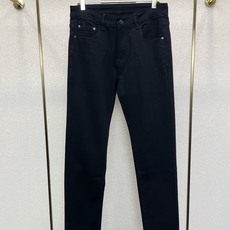 Gucci古驰💥砸锅卖铁都要上的新款新款休闲牛仔裤👖高端版本 专柜定制面料 透气舒适度高,细节无可挑剔,品牌元素设计理念 Gucci古驰💥砸锅卖铁都要上的新款新款休闲牛仔裤👖高端版本 专柜定制面料 透气舒适度高,细节无可挑剔,品牌元素设计理念