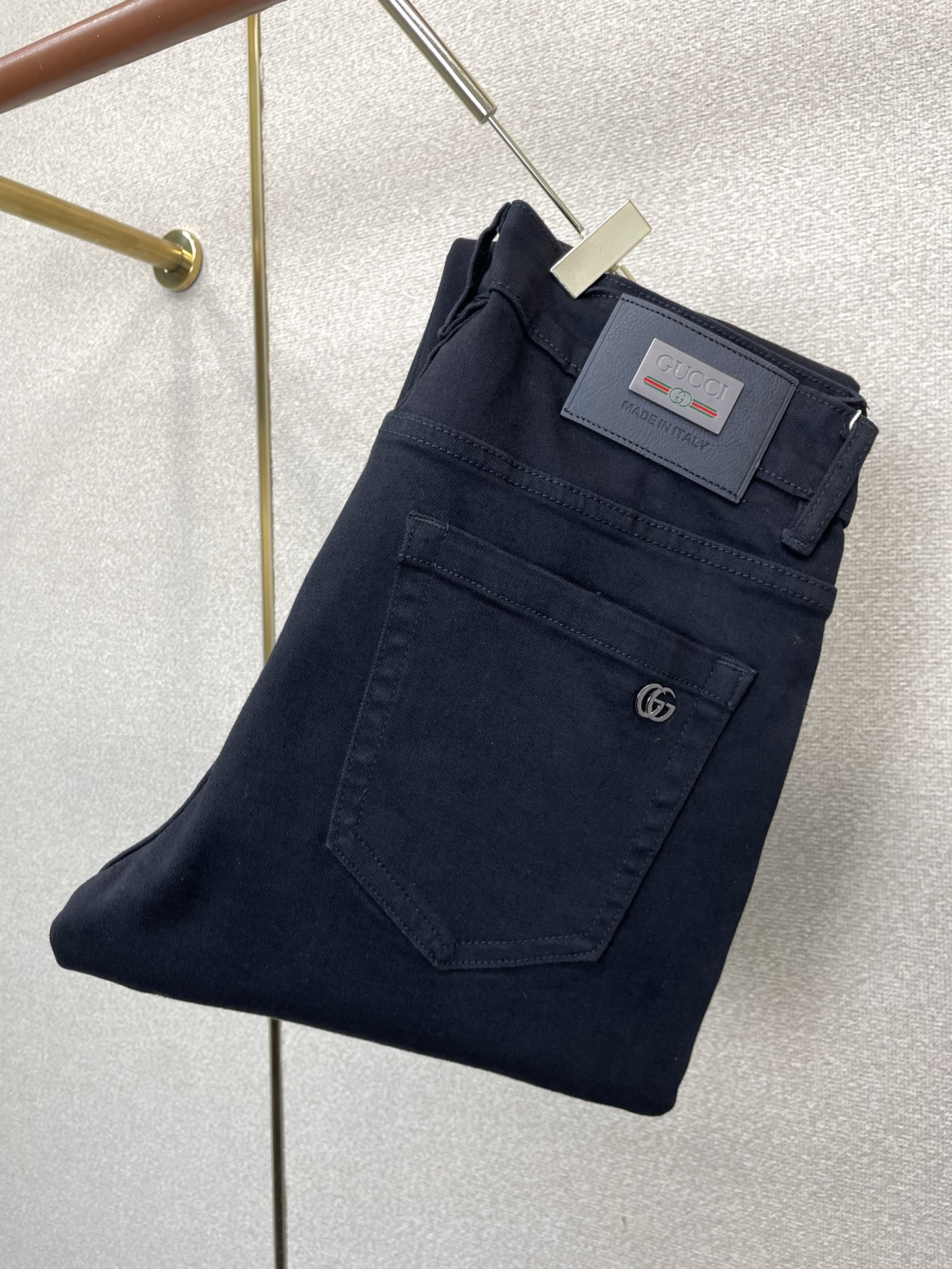 Gucci古驰💥砸锅卖铁都要上的新款新款休闲牛仔裤👖高端版本 专柜定制面料 透气舒适度高，细节无可挑剔，品牌元素设计理念