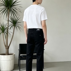 Gucci古驰💥砸锅卖铁都要上的新款新款休闲牛仔裤👖高端版本 专柜定制面料 透气舒适度高,细节无可挑剔,品牌元素设计理念 Gucci古驰💥砸锅卖铁都要上的新款新款休闲牛仔裤👖高端版本 专柜定制面料 透气舒适度高,细节无可挑剔,品牌元素设计理念