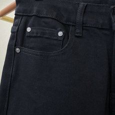 Gucci古驰💥砸锅卖铁都要上的新款新款休闲牛仔裤👖高端版本 专柜定制面料 透气舒适度高,细节无可挑剔,品牌元素设计理念 Gucci古驰💥砸锅卖铁都要上的新款新款休闲牛仔裤👖高端版本 专柜定制面料 透气舒适度高,细节无可挑剔,品牌元素设计理念