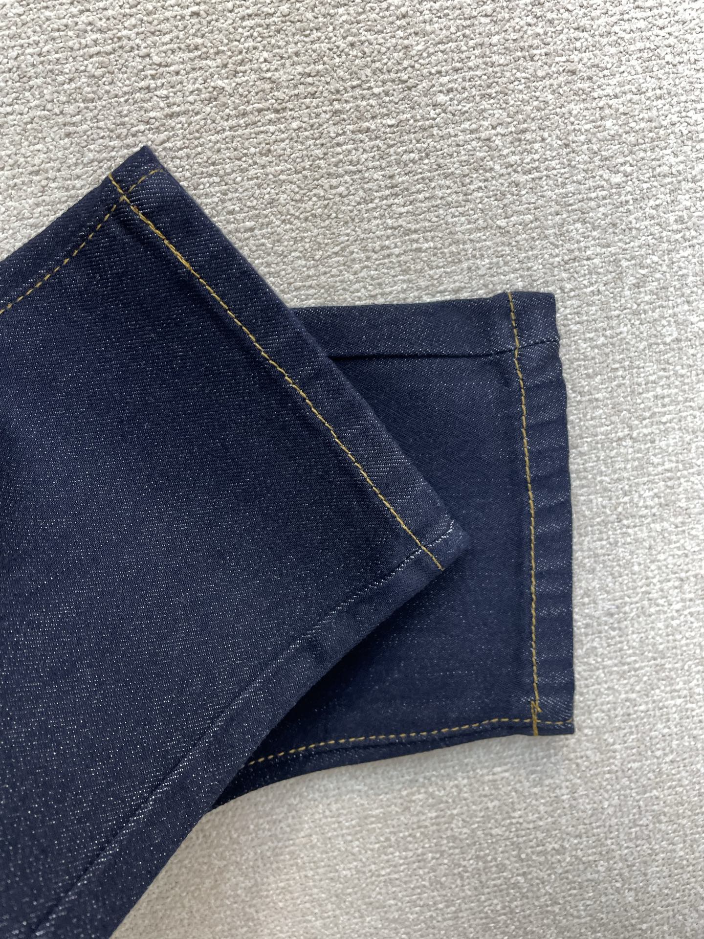 Louis Vuitton路易威登💥砸锅卖铁都要上的新款新款休闲牛仔裤👖高端版本 专柜定制面料 透气舒适度高，细节无可挑