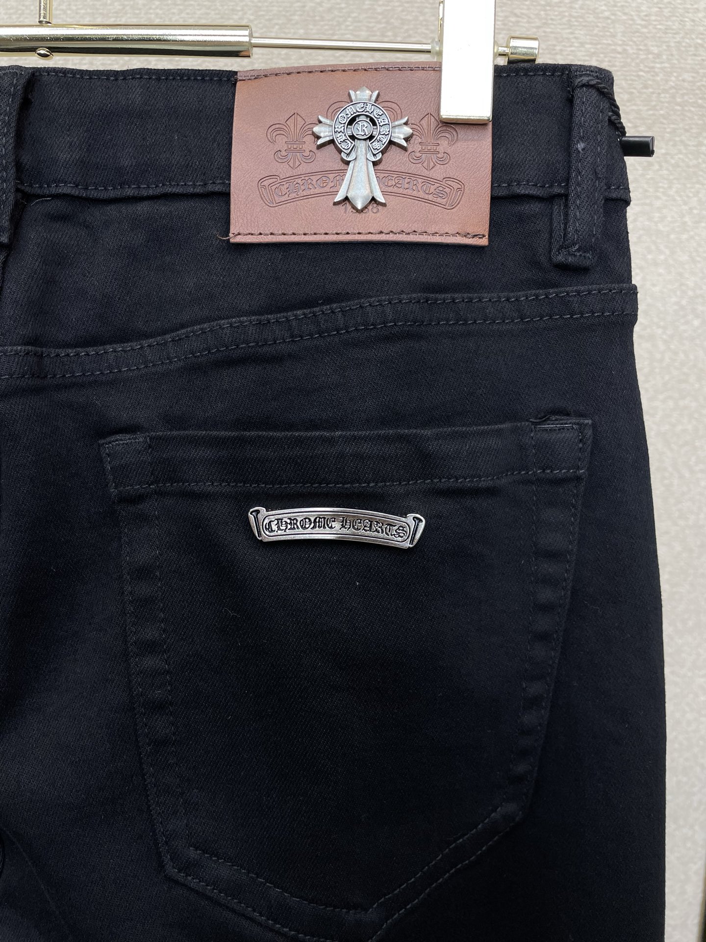 Chrome hearts克罗心💥砸锅卖铁都要上的新款新款休闲牛仔裤👖高端版本 专柜定制面料 透气舒适度高，细节无可挑剔