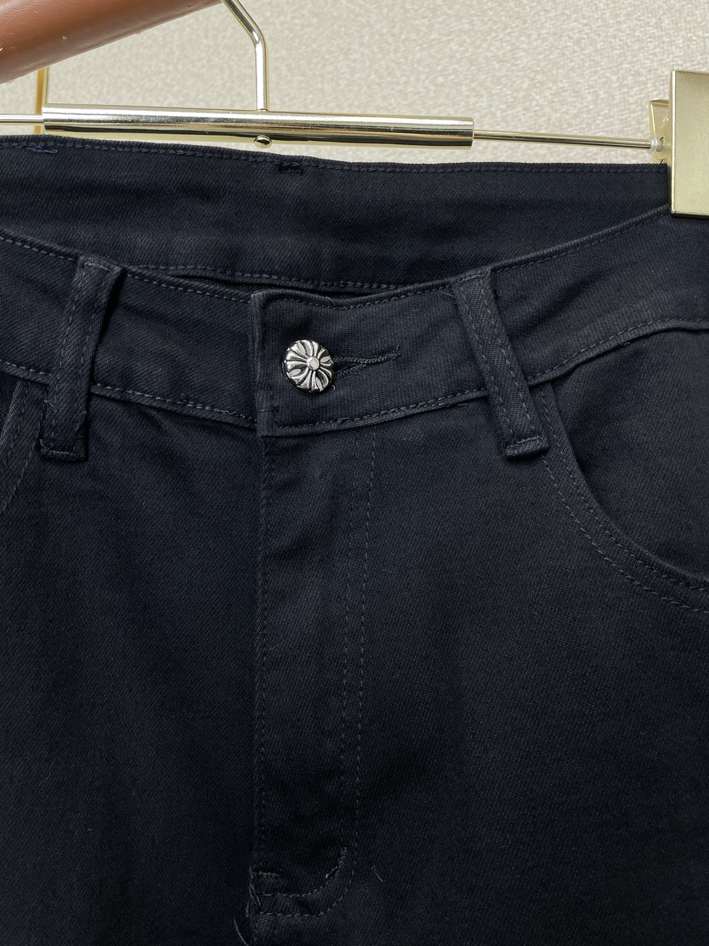 Chrome hearts克罗心💥砸锅卖铁都要上的新款新款休闲牛仔裤👖高端版本 专柜定制面料 透气舒适度高，细节无可挑剔