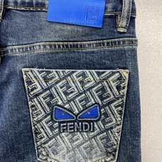 FENDI芬迪💥砸锅卖铁都要上的新款新款休闲牛仔裤👖高端版本 专柜定制面料 透气舒适度高,细节无可挑剔,品牌元素设计理念 FENDI芬迪💥砸锅卖铁都要上的新款新款休闲牛仔裤👖高端版本 专柜定制面料 透气舒适度高,细节无可挑剔,品牌元素设计理念