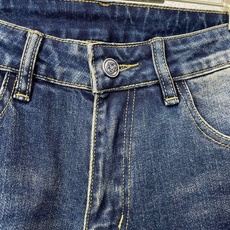 Prada普拉达💥砸锅卖铁都要上的新款新款休闲牛仔裤👖高端版本 专柜定制面料 透气舒适度高,细节无可挑剔,品牌元素设计理 Prada普拉达💥砸锅卖铁都要上的新款新款休闲牛仔裤👖高端版本 专柜定制面料 透气舒适度高,细节无可挑剔,品牌元素设计理