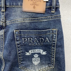 Prada普拉达💥砸锅卖铁都要上的新款新款休闲牛仔裤👖高端版本 专柜定制面料 透气舒适度高,细节无可挑剔,品牌元素设计理 Prada普拉达💥砸锅卖铁都要上的新款新款休闲牛仔裤👖高端版本 专柜定制面料 透气舒适度高,细节无可挑剔,品牌元素设计理