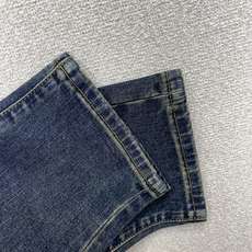 Prada普拉达💥砸锅卖铁都要上的新款新款休闲牛仔裤👖高端版本 专柜定制面料 透气舒适度高,细节无可挑剔,品牌元素设计理 Prada普拉达💥砸锅卖铁都要上的新款新款休闲牛仔裤👖高端版本 专柜定制面料 透气舒适度高,细节无可挑剔,品牌元素设计理