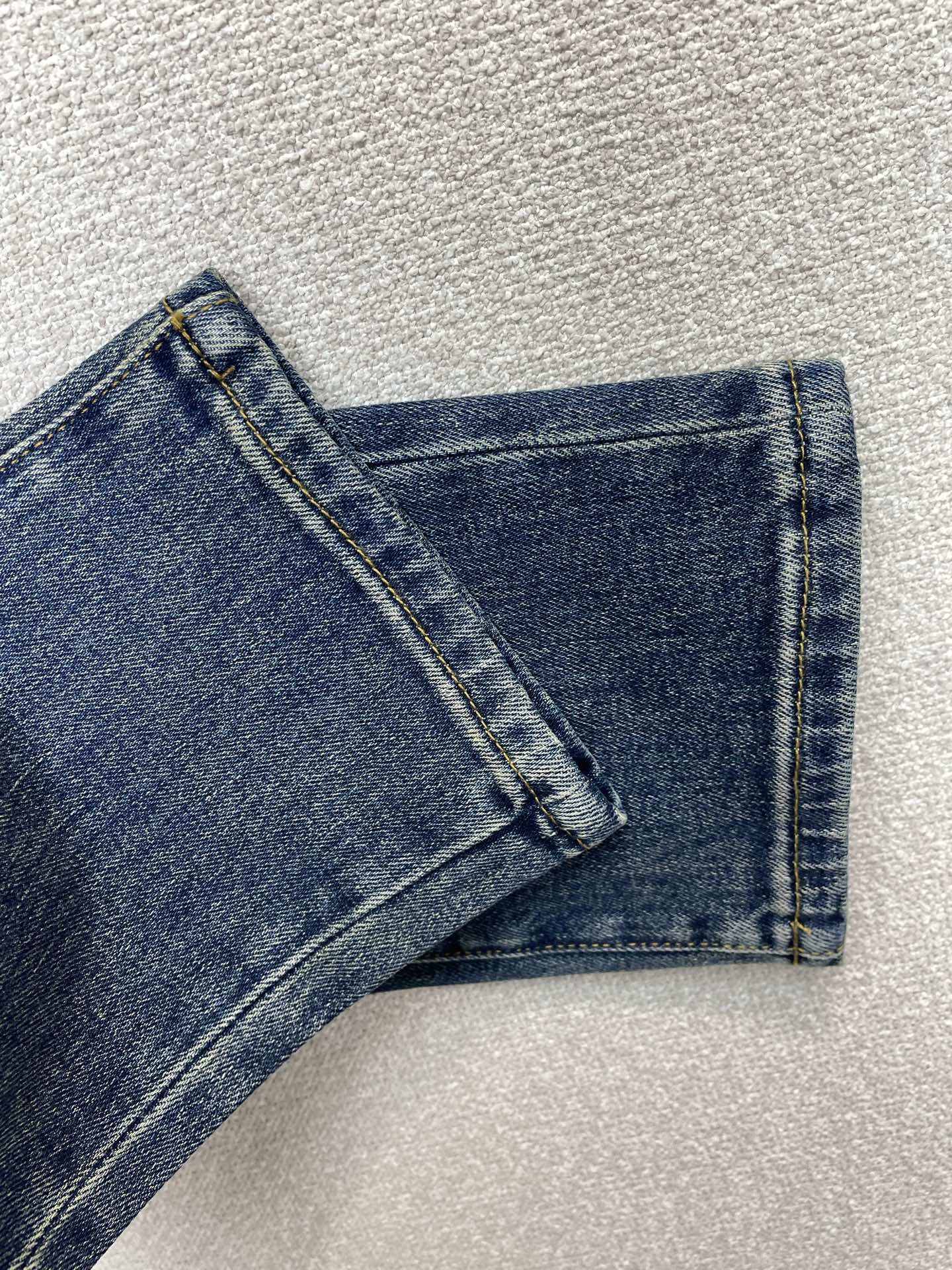 Prada普拉达💥砸锅卖铁都要上的新款新款休闲牛仔裤👖高端版本 专柜定制面料 透气舒适度高，细节无可挑剔，品牌元素设计理
