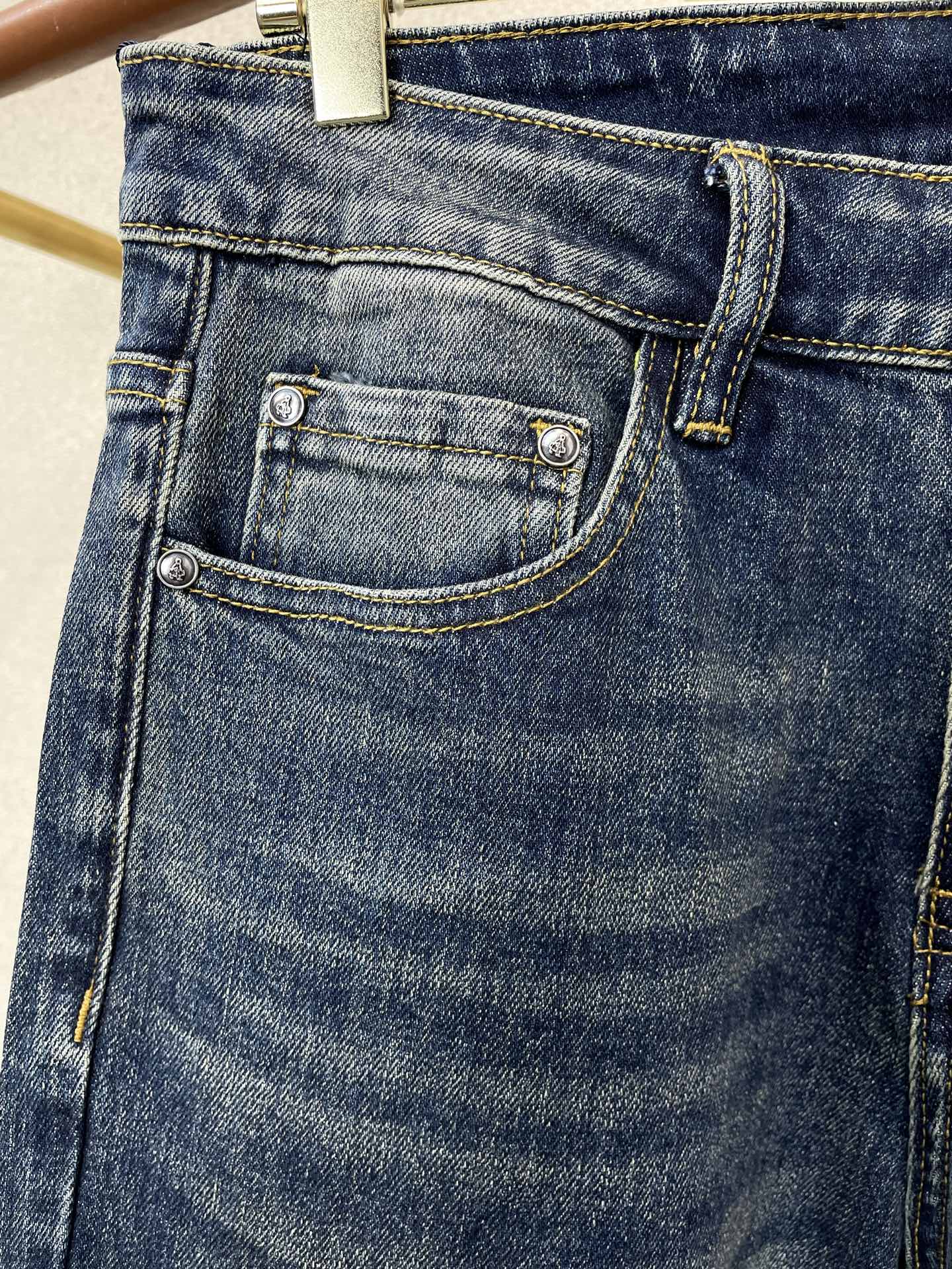 Prada普拉达💥砸锅卖铁都要上的新款新款休闲牛仔裤👖高端版本 专柜定制面料 透气舒适度高，细节无可挑剔，品牌元素设计理