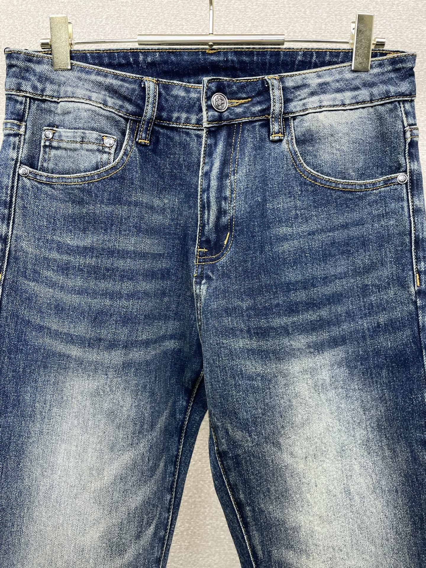 Prada普拉达💥砸锅卖铁都要上的新款新款休闲牛仔裤👖高端版本 专柜定制面料 透气舒适度高，细节无可挑剔，品牌元素设计理