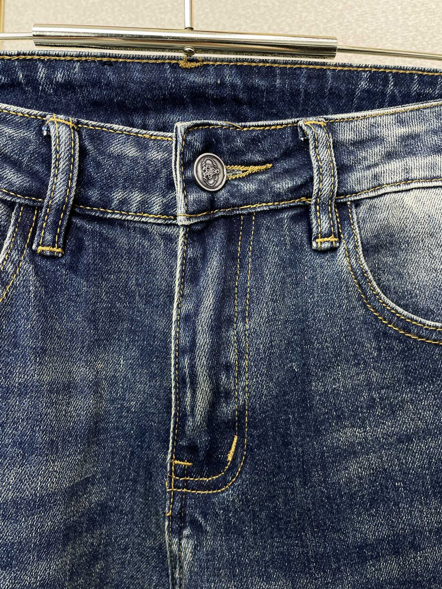 Prada普拉达💥砸锅卖铁都要上的新款新款休闲牛仔裤👖高端版本 专柜定制面料 透气舒适度高，细节无可挑剔，品牌元素设计理