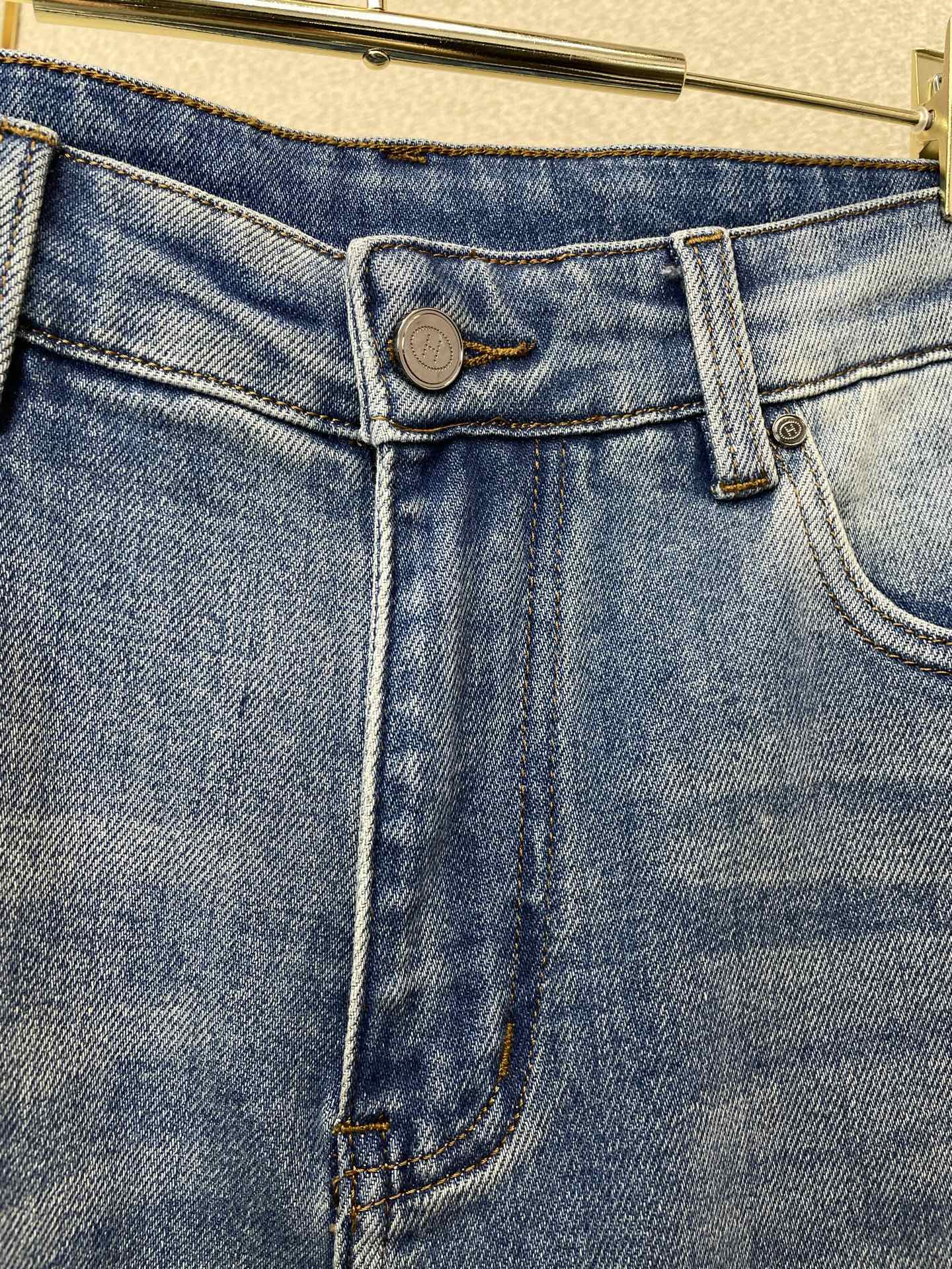 Hermès爱马仕💥砸锅卖铁都要上的新款新款休闲牛仔裤👖高端版本 专柜定制面料 透气舒适度高，细节无可挑剔，品牌元素设计