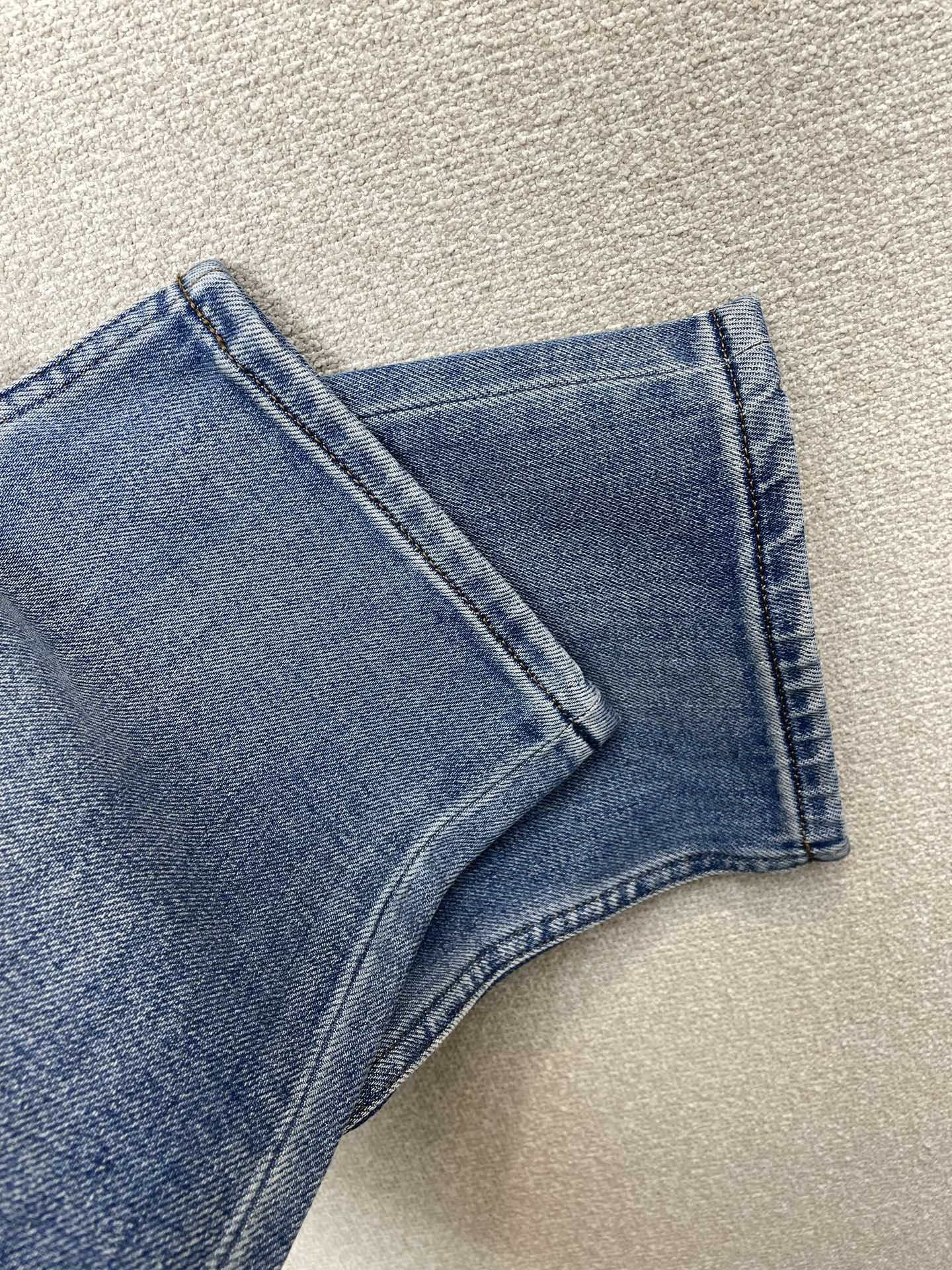 Hermès爱马仕💥砸锅卖铁都要上的新款新款休闲牛仔裤👖高端版本 专柜定制面料 透气舒适度高，细节无可挑剔，品牌元素设计