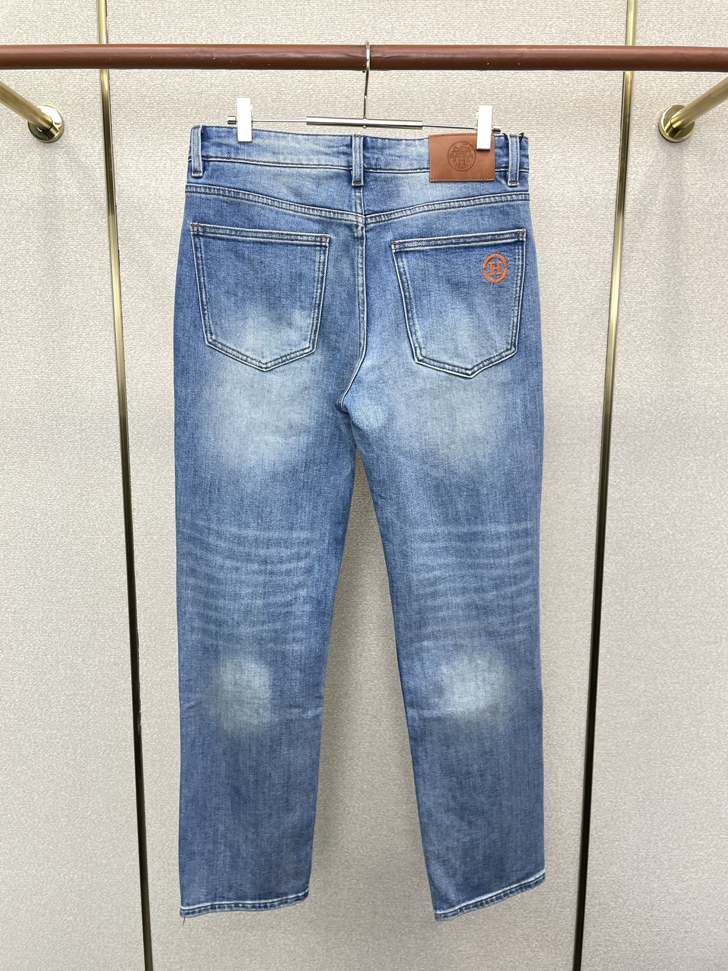 Hermès爱马仕💥砸锅卖铁都要上的新款新款休闲牛仔裤👖高端版本 专柜定制面料 透气舒适度高，细节无可挑剔，品牌元素设计