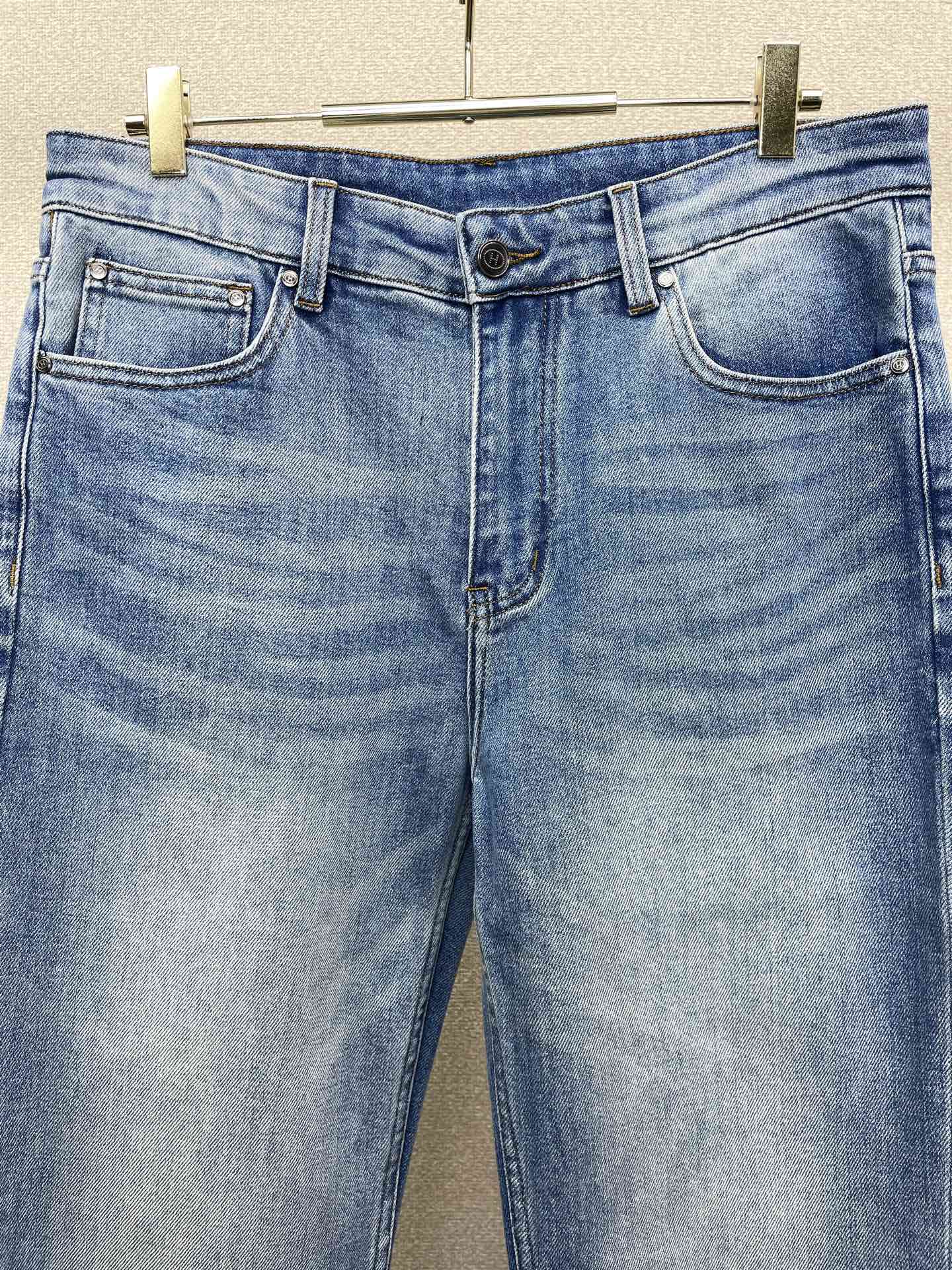 Hermès爱马仕💥砸锅卖铁都要上的新款新款休闲牛仔裤👖高端版本 专柜定制面料 透气舒适度高，细节无可挑剔，品牌元素设计