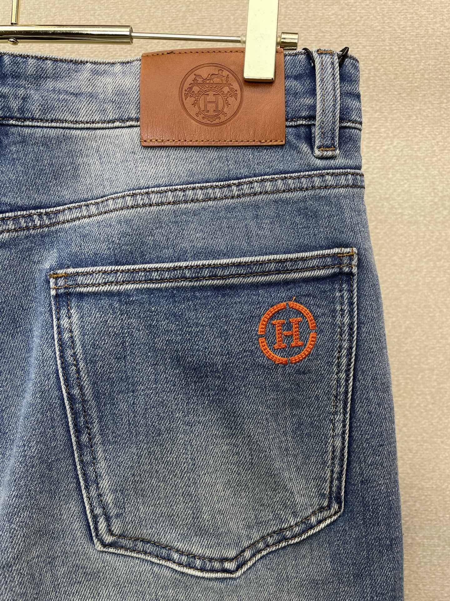 Hermès爱马仕💥砸锅卖铁都要上的新款新款休闲牛仔裤👖高端版本 专柜定制面料 透气舒适度高，细节无可挑剔，品牌元素设计