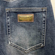 Dolce&Gabbana杜嘉班纳💥砸锅卖铁都要上的新款新款休闲牛仔裤👖高端版本 专柜定制面料 透气舒适度高,细节无可挑 Dolce&Gabbana杜嘉班纳💥砸锅卖铁都要上的新款新款休闲牛仔裤👖高端版本 专柜定制面料 透气舒适度高,细节无可挑
