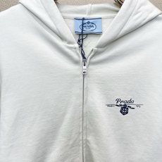 Prada普拉达👚砸锅卖铁都要上的新款👚新款女装休闲外套 高端版本!独特设计 专柜定制面料 透气舒适度高,细节无可挑剔, Prada普拉达👚砸锅卖铁都要上的新款👚新款女装休闲外套 高端版本!独特设计 专柜定制面料 透气舒适度高,细节无可挑剔,