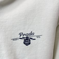 Prada普拉达👚砸锅卖铁都要上的新款👚新款女装休闲外套 高端版本!独特设计 专柜定制面料 透气舒适度高,细节无可挑剔, Prada普拉达👚砸锅卖铁都要上的新款👚新款女装休闲外套 高端版本!独特设计 专柜定制面料 透气舒适度高,细节无可挑剔,