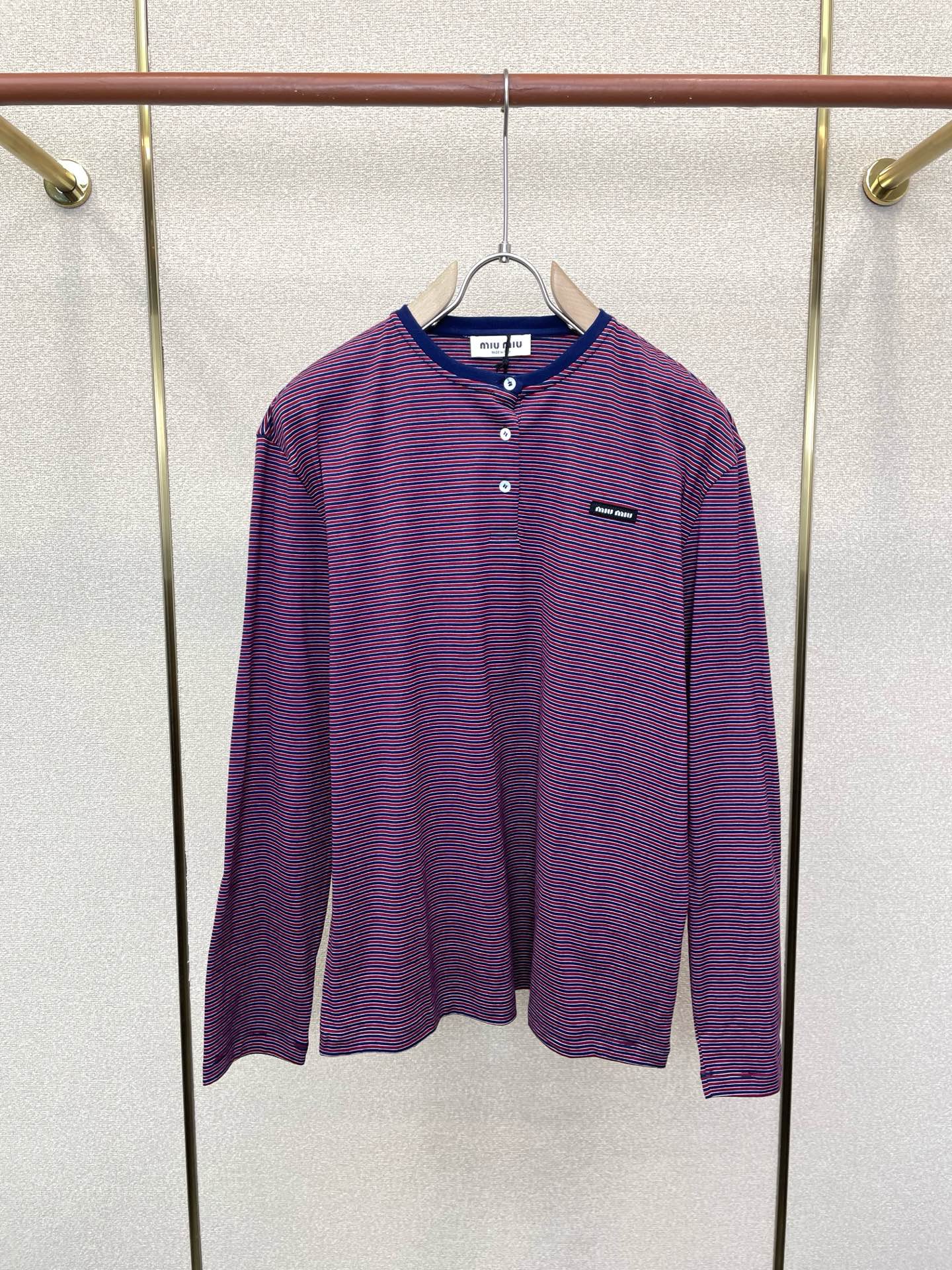 Miumiu谬谬👚砸锅卖铁都要上的新款👚新款女装休闲条纹长袖 高端版本！独特设计 专柜定制面料 透气舒适度高，细节无可挑