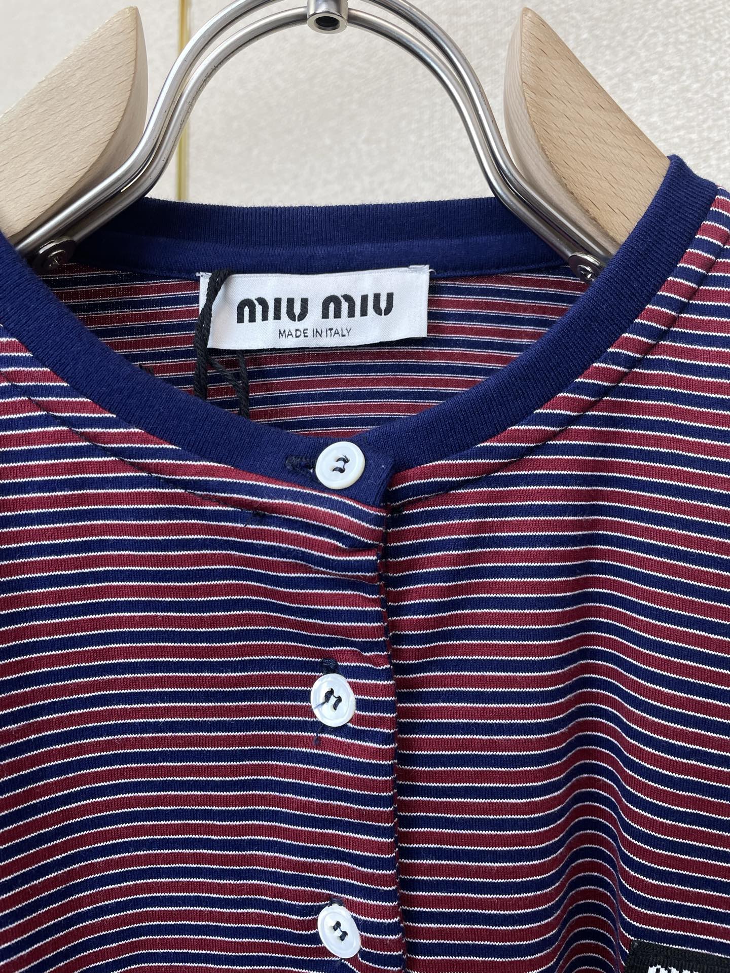 Miumiu谬谬👚砸锅卖铁都要上的新款👚新款女装休闲条纹长袖 高端版本！独特设计 专柜定制面料 透气舒适度高，细节无可挑