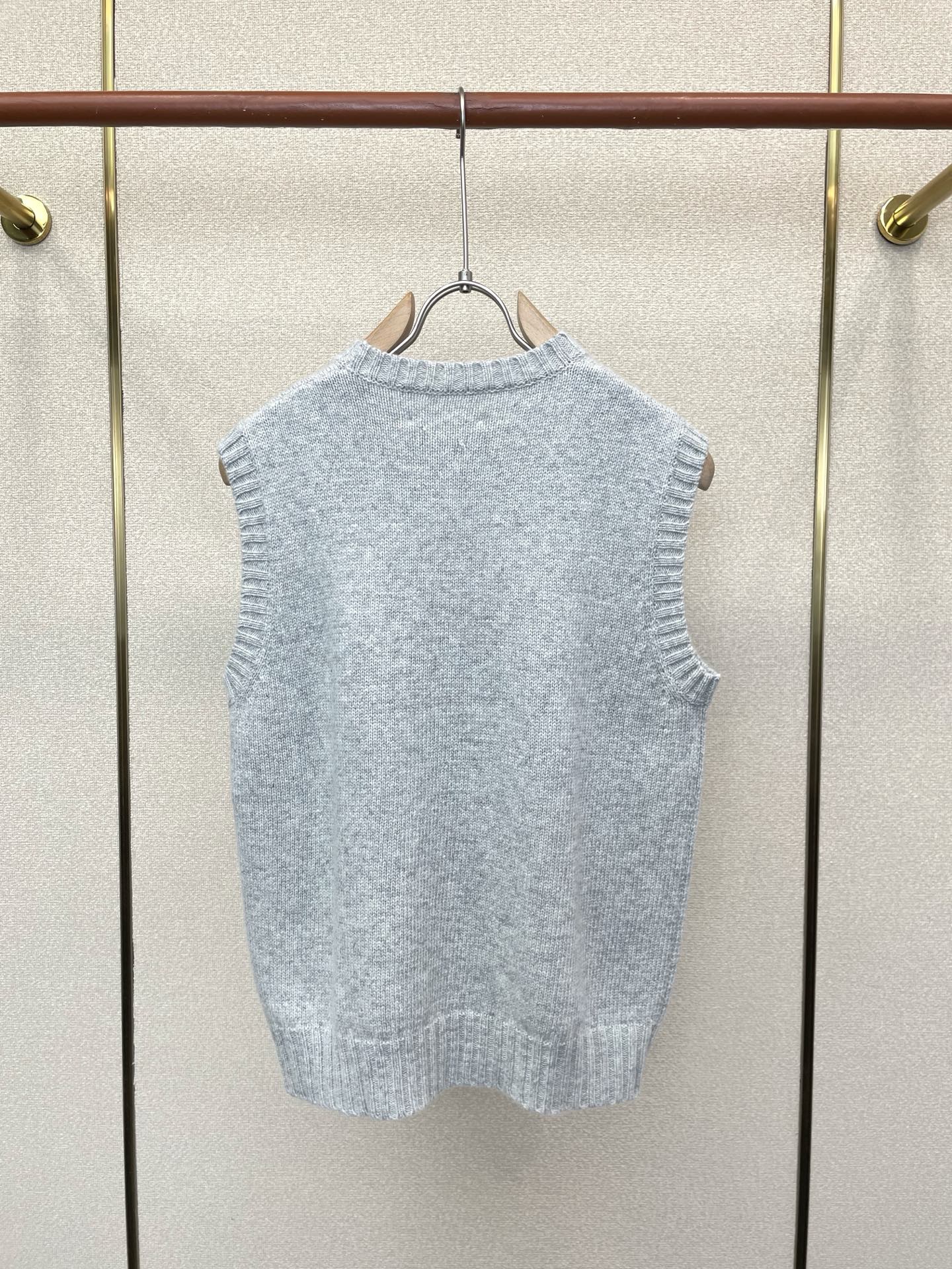 Masion Margiela梅森马吉拉👚砸锅卖铁都要上的新款👚新款女装休闲针织马甲 高端版本！独特设计 专柜定制面料 