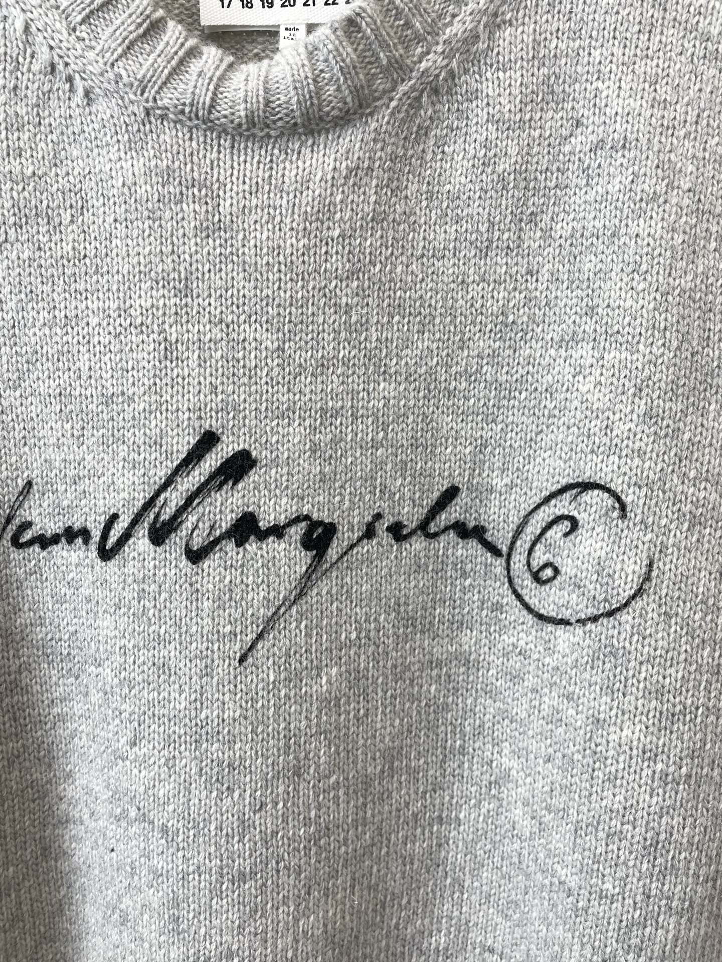 Masion Margiela梅森马吉拉👚砸锅卖铁都要上的新款👚新款女装休闲针织马甲 高端版本！独特设计 专柜定制面料 