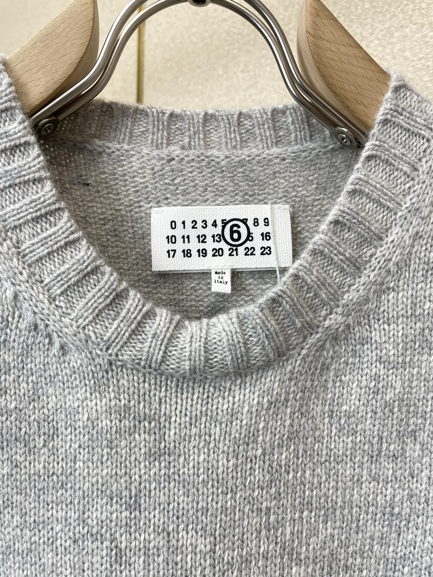 Masion Margiela梅森马吉拉👚砸锅卖铁都要上的新款👚新款女装休闲针织马甲 高端版本！独特设计 专柜定制面料 