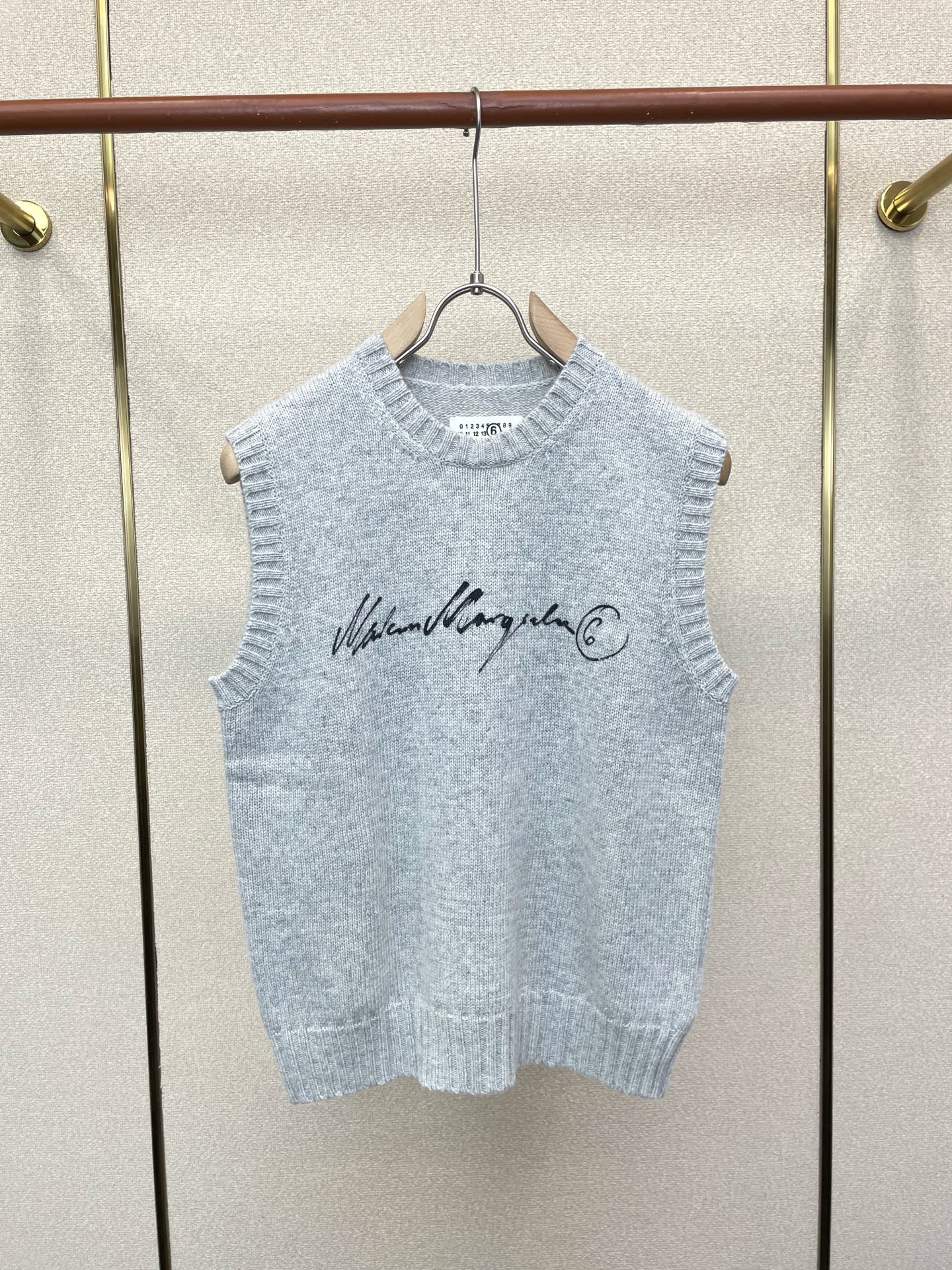 Masion Margiela梅森马吉拉👚砸锅卖铁都要上的新款👚新款女装休闲针织马甲 高端版本！独特设计 专柜定制面料 