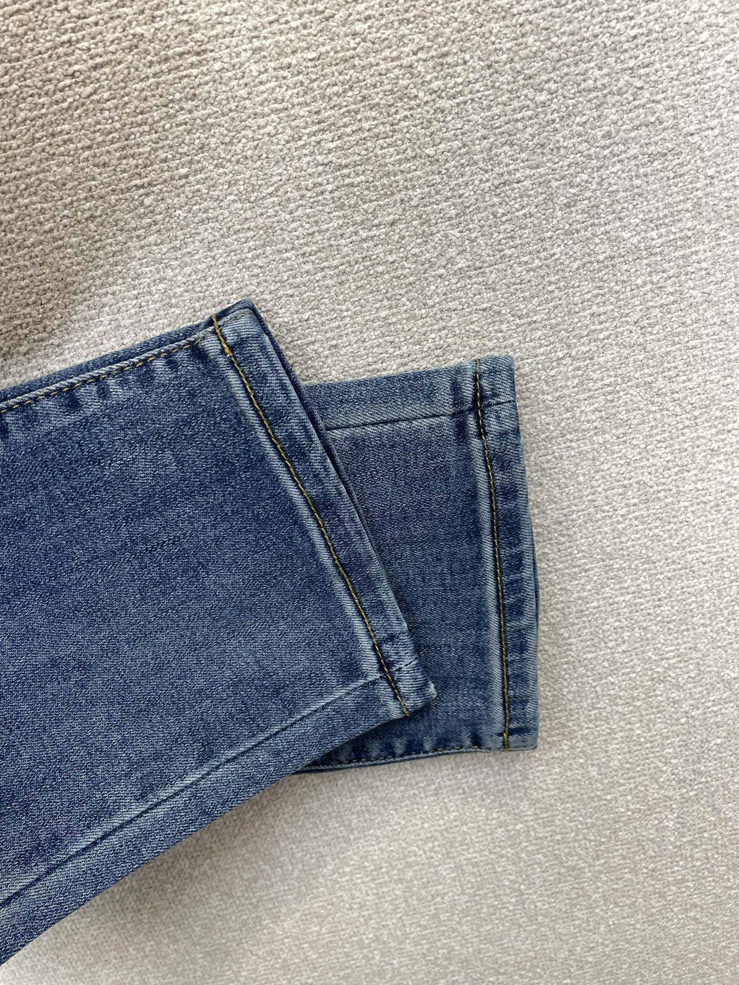 Burberry巴宝莉💥砸锅卖铁都要上的新款新款休闲牛仔裤👖高端版本 专柜定制面料 透气舒适度高，细节无可挑剔，品牌元素