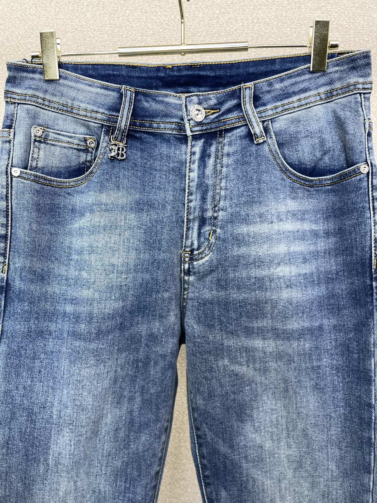 Burberry巴宝莉💥砸锅卖铁都要上的新款新款休闲牛仔裤👖高端版本 专柜定制面料 透气舒适度高，细节无可挑剔，品牌元素
