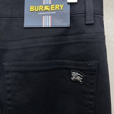 Burberry巴宝莉💥砸锅卖铁都要上的新款新款 休闲裤 高端版本!专柜定制面料 透气舒适度高,细节无可挑剔,品牌元素设 Burberry巴宝莉💥砸锅卖铁都要上的新款新款 休闲裤 高端版本!专柜定制面料 透气舒适度高,细节无可挑剔,品牌元素设