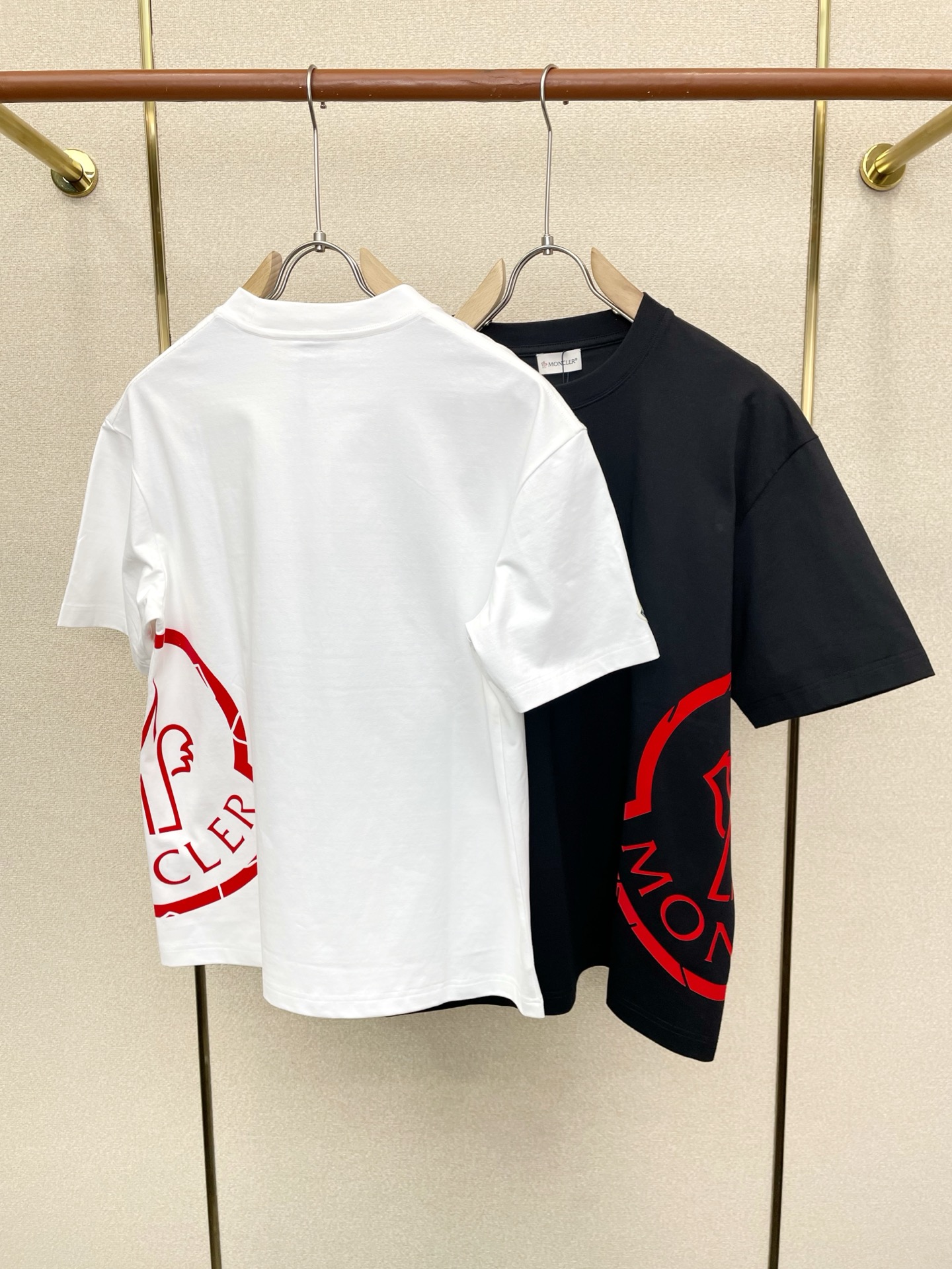 Moncler蒙口💥砸锅卖铁都要上的新款新款原单男士休闲短袖 高端定制 高端版本 时尚百搭爆款⚠️⚠️✨✨进口面料 手感