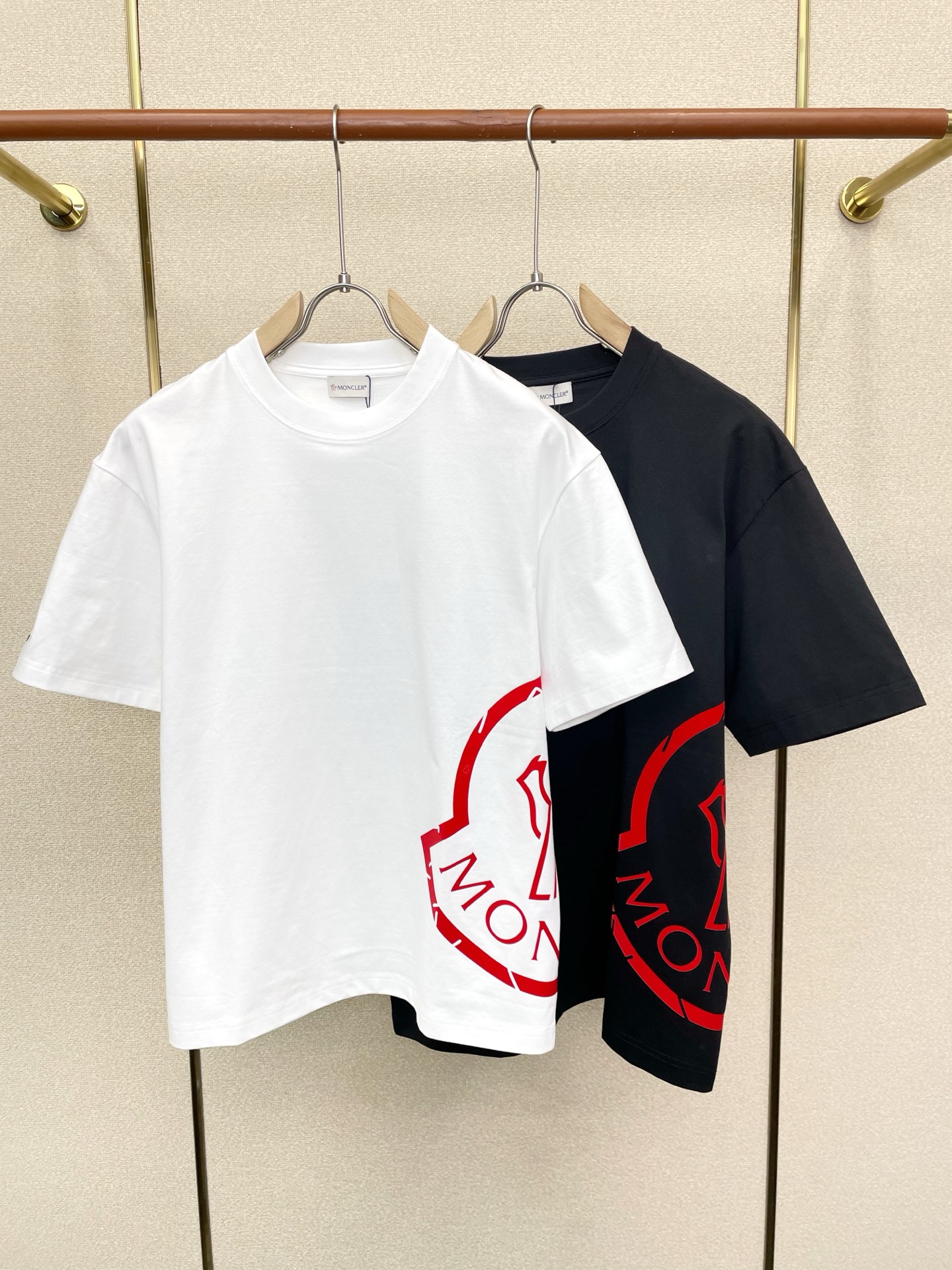 Moncler蒙口💥砸锅卖铁都要上的新款新款原单男士休闲短袖 高端定制 高端版本 时尚百搭爆款⚠️⚠️✨✨进口面料 手感