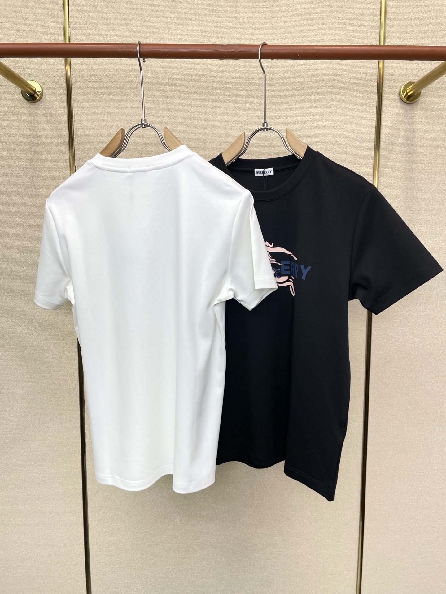 Burberry巴宝莉💥砸锅卖铁都要上的新款新款原单男士休闲短袖 高端定制 高端版本 时尚百搭爆款⚠️⚠️✨✨进口面料 