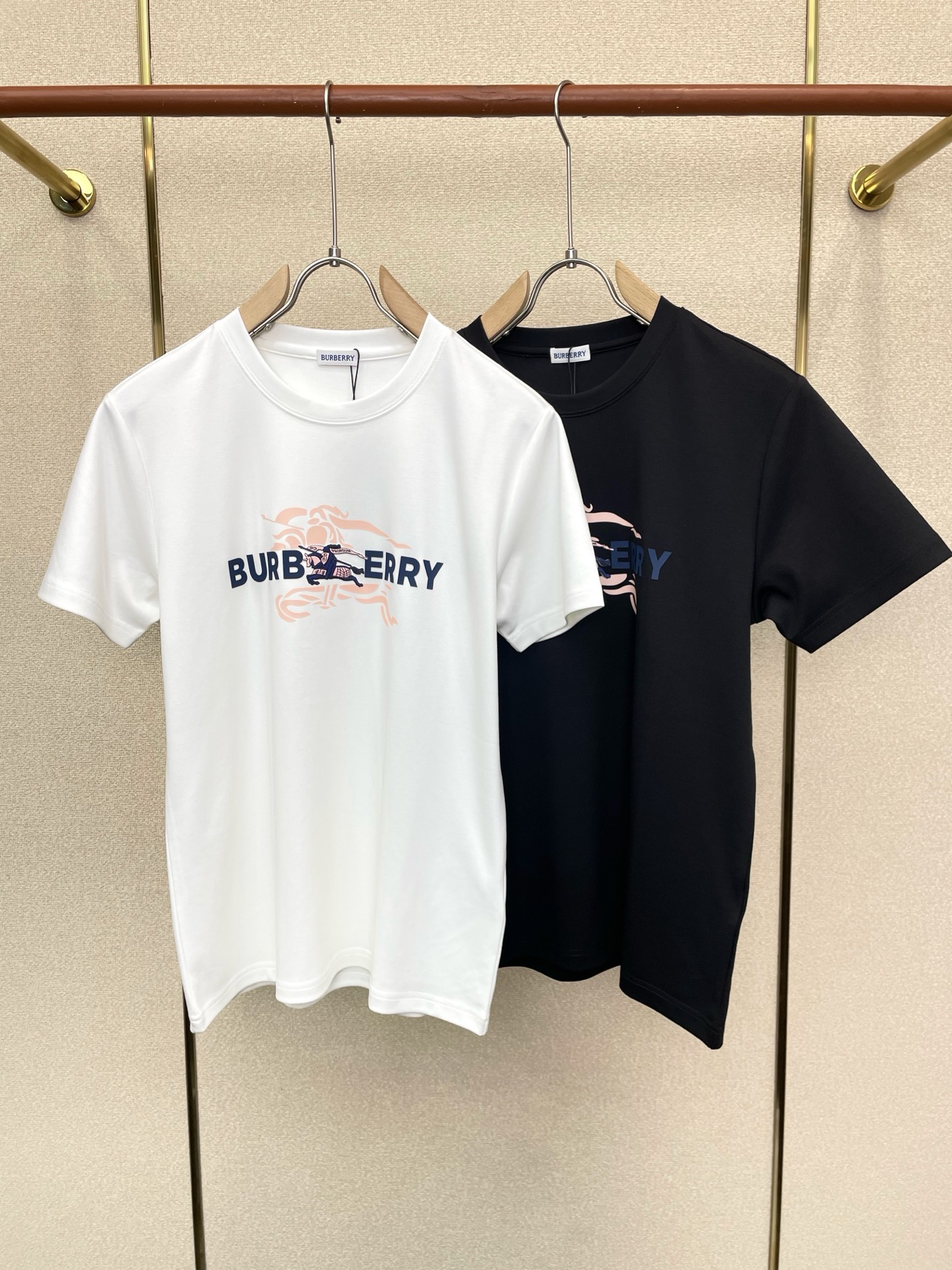 Burberry巴宝莉💥砸锅卖铁都要上的新款新款原单男士休闲短袖 高端定制 高端版本 时尚百搭爆款⚠️⚠️✨✨进口面料 