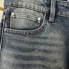 LOEWE罗意威💥砸锅卖铁都要上的新款新款休闲牛仔裤👖高端版本!专柜定制面料 透气舒适度高,细节无可挑剔,品牌元素设计理 LOEWE罗意威💥砸锅卖铁都要上的新款新款休闲牛仔裤👖高端版本!专柜定制面料 透气舒适度高,细节无可挑剔,品牌元素设计理