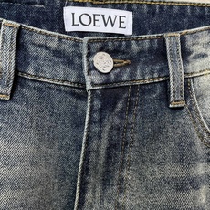 LOEWE罗意威💥砸锅卖铁都要上的新款新款休闲牛仔裤👖高端版本!专柜定制面料 透气舒适度高,细节无可挑剔,品牌元素设计理 LOEWE罗意威💥砸锅卖铁都要上的新款新款休闲牛仔裤👖高端版本!专柜定制面料 透气舒适度高,细节无可挑剔,品牌元素设计理