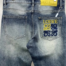 LOEWE罗意威💥砸锅卖铁都要上的新款新款休闲牛仔裤👖高端版本!专柜定制面料 透气舒适度高,细节无可挑剔,品牌元素设计理 LOEWE罗意威💥砸锅卖铁都要上的新款新款休闲牛仔裤👖高端版本!专柜定制面料 透气舒适度高,细节无可挑剔,品牌元素设计理